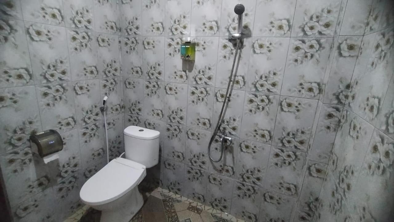 Wl Guesthouse Labuan Bajo Exterior foto